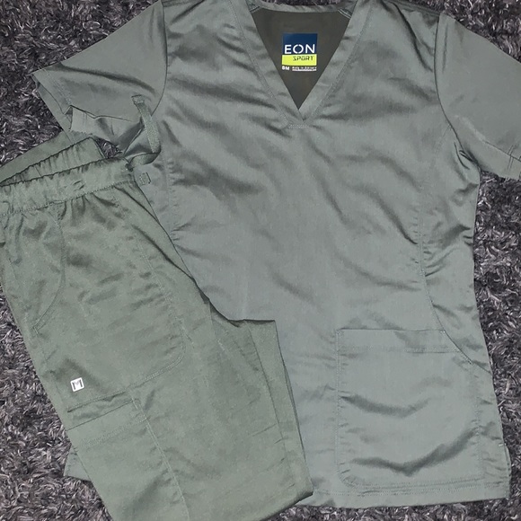 Women’s scrubs: sz xs, small & med - Picture 5 of 9